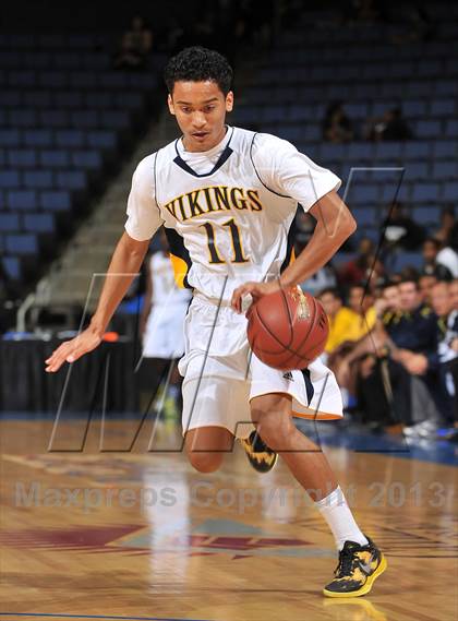 Thumbnail 2 in Santa Monica vs. Loyola (CIF SoCal Regional D1 Final) photogallery.