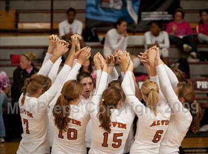 Thumbnail 3 in Alvin vs. Alamo Heights (Pearland Volleyball Classic) photogallery.