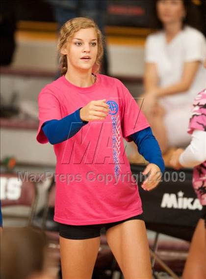 Thumbnail 2 in Alvin vs. Alamo Heights (Pearland Volleyball Classic) photogallery.
