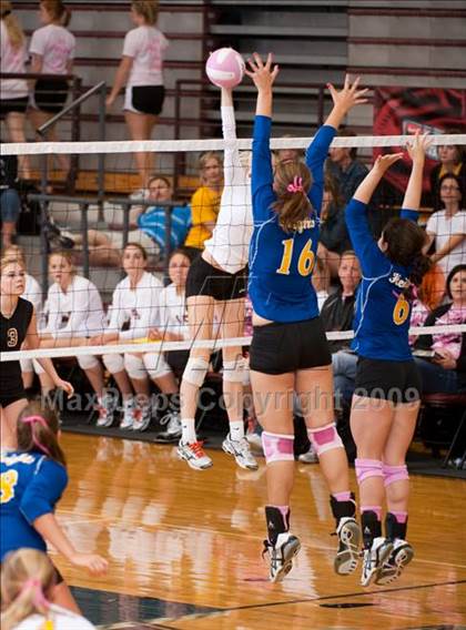 Thumbnail 1 in Alvin vs. Alamo Heights (Pearland Volleyball Classic) photogallery.