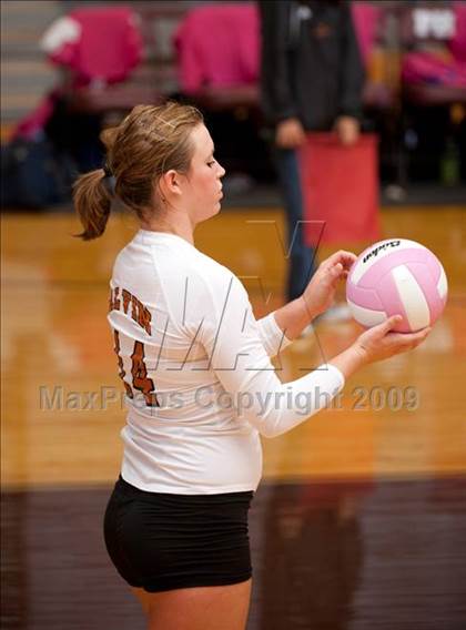 Thumbnail 3 in Alvin vs. Alamo Heights (Pearland Volleyball Classic) photogallery.