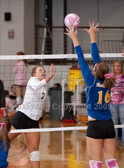 Thumbnail 3 in Alvin vs. Alamo Heights (Pearland Volleyball Classic) photogallery.