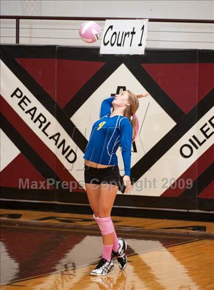 Thumbnail 2 in Alvin vs. Alamo Heights (Pearland Volleyball Classic) photogallery.