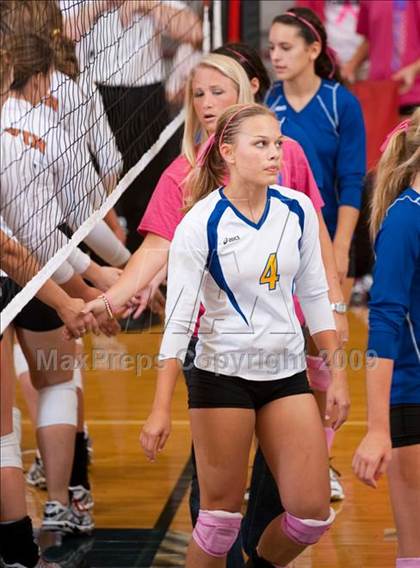 Thumbnail 2 in Alvin vs. Alamo Heights (Pearland Volleyball Classic) photogallery.