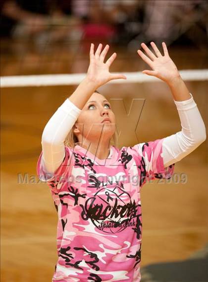 Thumbnail 2 in Alvin vs. Alamo Heights (Pearland Volleyball Classic) photogallery.