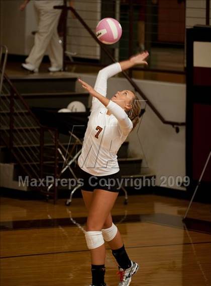 Thumbnail 1 in Alvin vs. Alamo Heights (Pearland Volleyball Classic) photogallery.