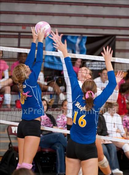 Thumbnail 2 in Alvin vs. Alamo Heights (Pearland Volleyball Classic) photogallery.