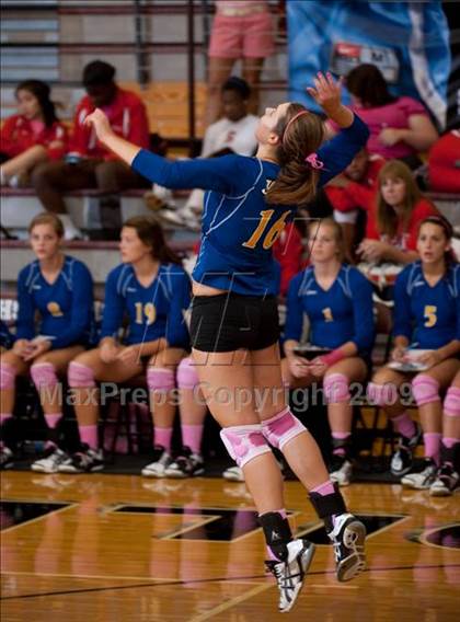 Thumbnail 2 in Alvin vs. Alamo Heights (Pearland Volleyball Classic) photogallery.