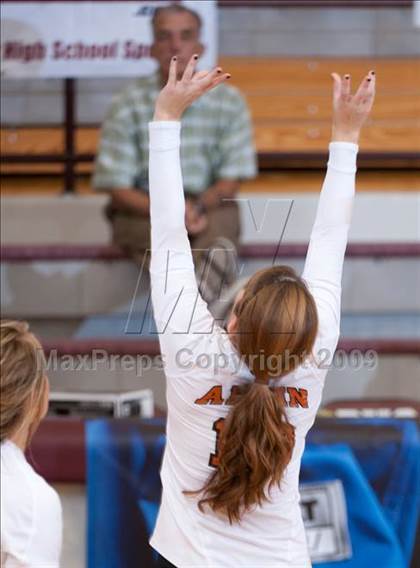 Thumbnail 3 in Alvin vs. Alamo Heights (Pearland Volleyball Classic) photogallery.