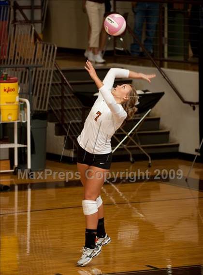Thumbnail 1 in Alvin vs. Alamo Heights (Pearland Volleyball Classic) photogallery.