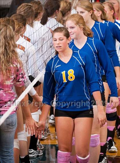 Thumbnail 2 in Alvin vs. Alamo Heights (Pearland Volleyball Classic) photogallery.