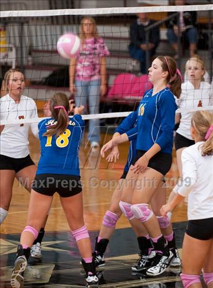 Thumbnail 2 in Alvin vs. Alamo Heights (Pearland Volleyball Classic) photogallery.