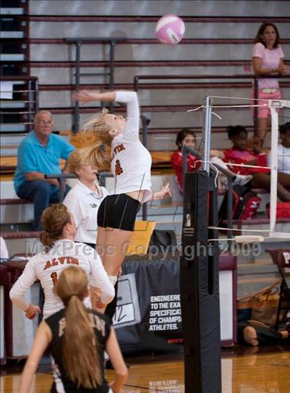 Thumbnail 2 in Alvin vs. Alamo Heights (Pearland Volleyball Classic) photogallery.