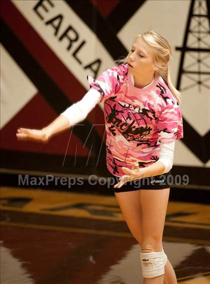 Thumbnail 2 in Alvin vs. Alamo Heights (Pearland Volleyball Classic) photogallery.
