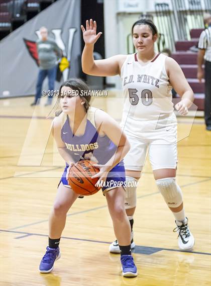 Thumbnail 2 in Ascension Catholic @ E.D. White photogallery.