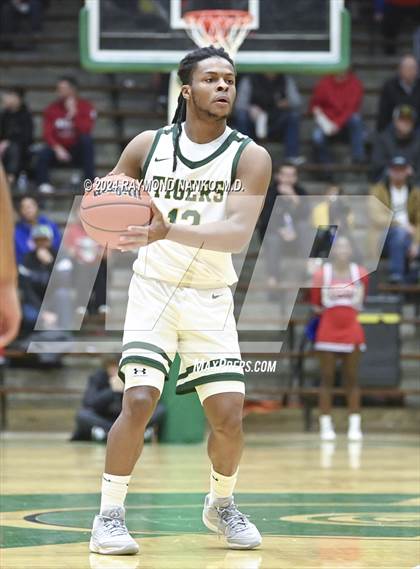 Thumbnail 3 in Kokomo vs Indianapolis Crispus Attucks (Hall of Fame Game)  photogallery.