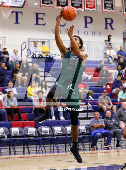 Thumbnail 2 in Helix vs. Mission Bay (San Diego Tip-Off Challenge) photogallery.