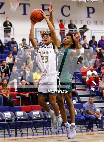 Thumbnail 2 in Helix vs. Mission Bay (San Diego Tip-Off Challenge) photogallery.
