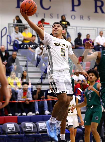 Thumbnail 2 in Helix vs. Mission Bay (San Diego Tip-Off Challenge) photogallery.