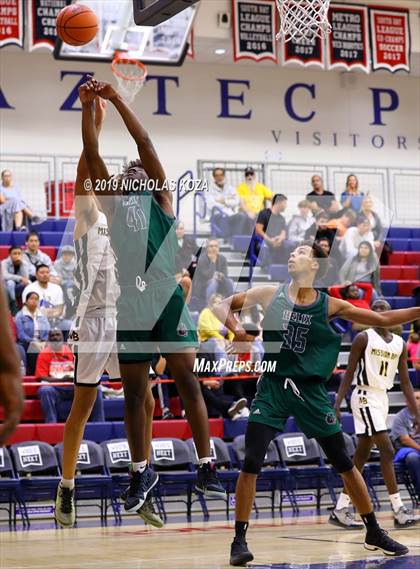 Thumbnail 2 in Helix vs. Mission Bay (San Diego Tip-Off Challenge) photogallery.