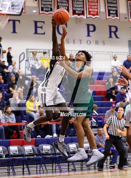 Thumbnail 2 in Helix vs. Mission Bay (San Diego Tip-Off Challenge) photogallery.