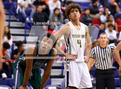 Thumbnail 2 in Helix vs. Mission Bay (San Diego Tip-Off Challenge) photogallery.