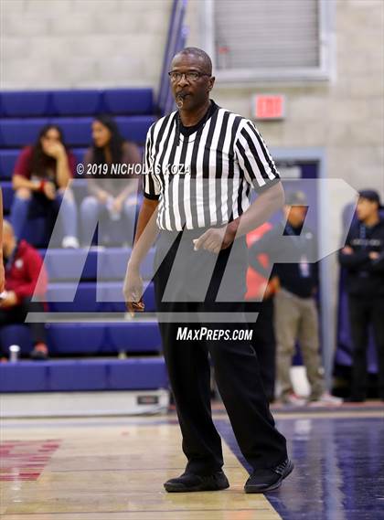 Thumbnail 2 in Helix vs. Mission Bay (San Diego Tip-Off Challenge) photogallery.