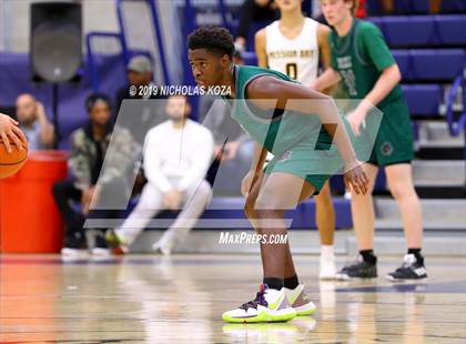 Thumbnail 2 in Helix vs. Mission Bay (San Diego Tip-Off Challenge) photogallery.