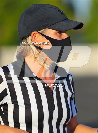 Thumbnail 2 in Royal vs. Murrieta Mesa photogallery.
