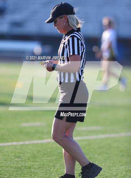 Thumbnail 3 in Royal vs. Murrieta Mesa photogallery.