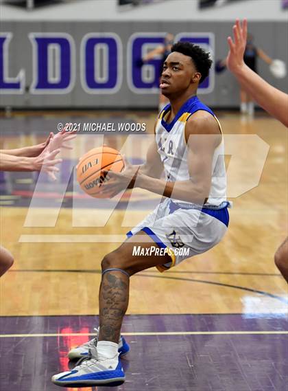 Thumbnail 3 in North Little Rock vs. Rogers (AAA 6A Second Round Playoff) photogallery.