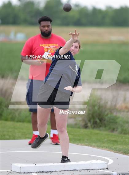 Thumbnail 2 in LHSAA 1A-8 District Meet photogallery.