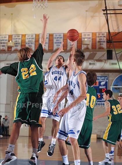 Thumbnail 2 in Brea Olinda vs Rancho Bernardo (MaxPreps Holiday Classic) photogallery.