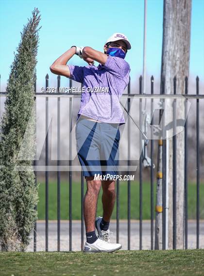 Thumbnail 2 in St. Stanislaus Boys Golf Meet photogallery.