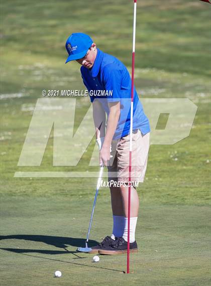 Thumbnail 1 in St. Stanislaus Boys Golf Meet photogallery.
