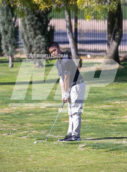 Thumbnail 2 in St. Stanislaus Boys Golf Meet photogallery.