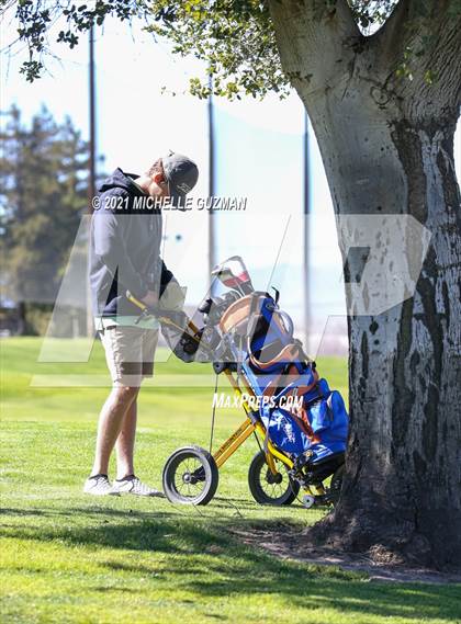Thumbnail 2 in St. Stanislaus Boys Golf Meet photogallery.