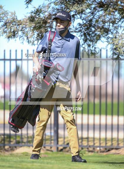 Thumbnail 2 in St. Stanislaus Boys Golf Meet photogallery.