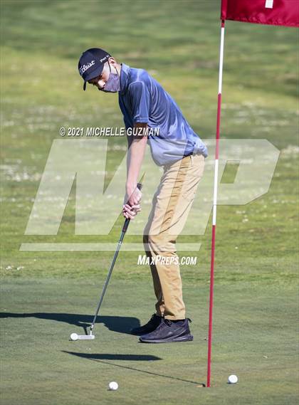 Thumbnail 1 in St. Stanislaus Boys Golf Meet photogallery.