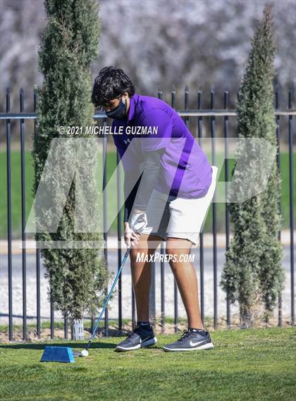 Thumbnail 2 in St. Stanislaus Boys Golf Meet photogallery.