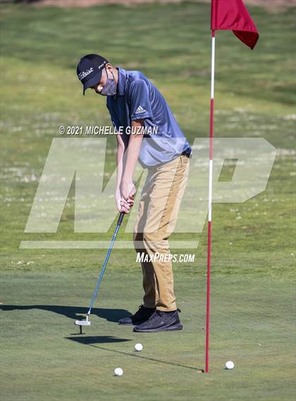 Thumbnail 3 in St. Stanislaus Boys Golf Meet photogallery.