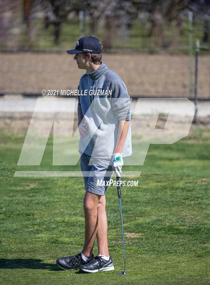 Thumbnail 2 in St. Stanislaus Boys Golf Meet photogallery.