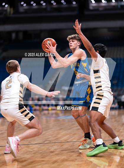 Thumbnail 2 in Jayton vs. Bryson (UIL 1A Basketball Division II Final) photogallery.