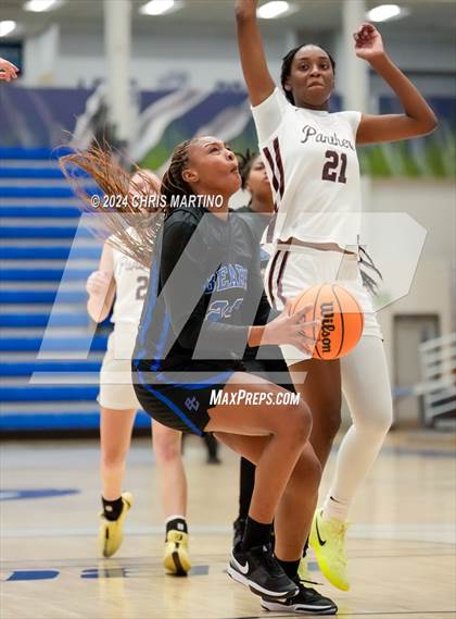 Thumbnail 2 in Lakeside vs Burke County (100 Black Men of Augusta Thanksgiving Classic) photogallery.