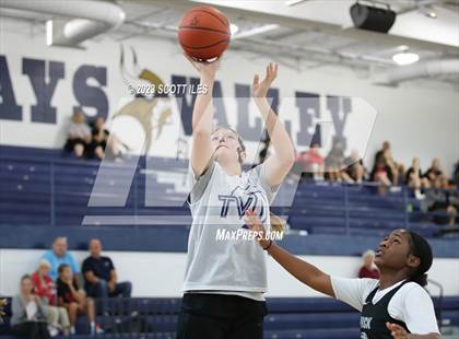 Thumbnail 1 in Teays Valley vs Pickerington North (Scrimmage) photogallery.