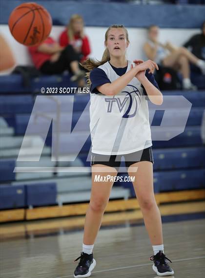 Thumbnail 2 in Teays Valley vs Pickerington North (Scrimmage) photogallery.
