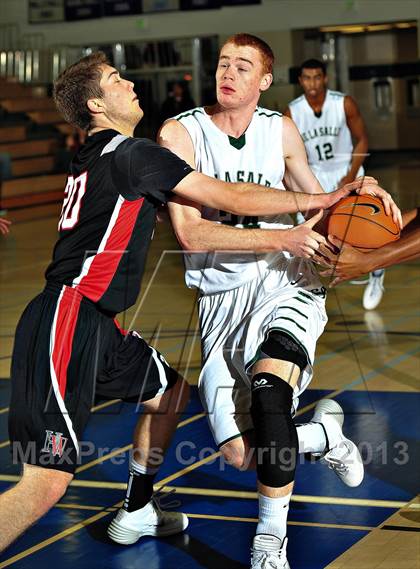Thumbnail 2 in De La Salle vs. Harvard-Westlake (MaxPreps Holiday Classic) photogallery.
