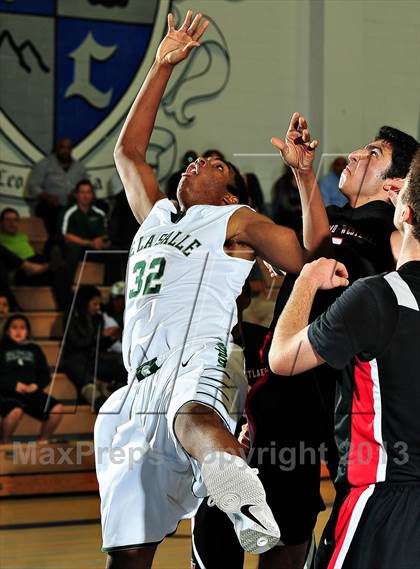 Thumbnail 3 in De La Salle vs. Harvard-Westlake (MaxPreps Holiday Classic) photogallery.