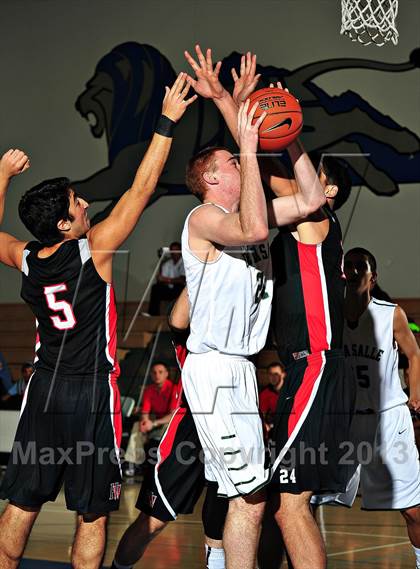 Thumbnail 2 in De La Salle vs. Harvard-Westlake (MaxPreps Holiday Classic) photogallery.