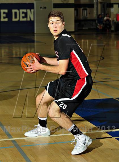 Thumbnail 1 in De La Salle vs. Harvard-Westlake (MaxPreps Holiday Classic) photogallery.
